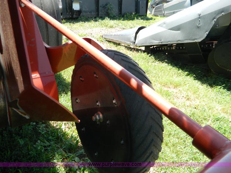 image for item G7959 2004 Hesston 956A round baler