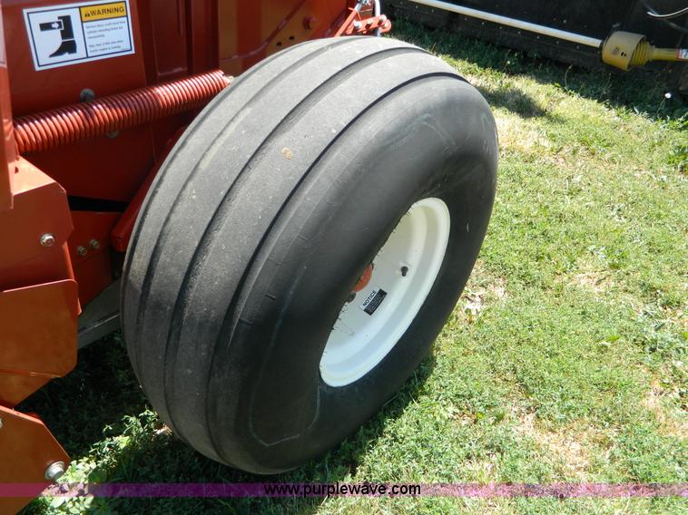 image for item G7959 2004 Hesston 956A round baler