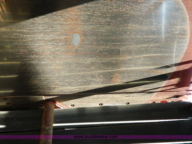 image for item G7959 2004 Hesston 956A round baler