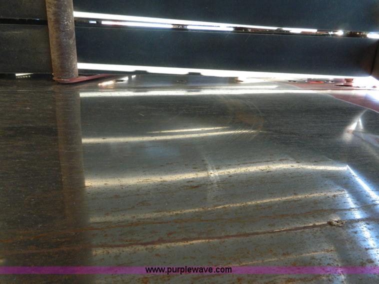 image for item G7959 2004 Hesston 956A round baler