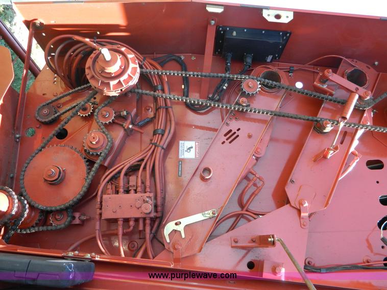 image for item G7959 2004 Hesston 956A round baler