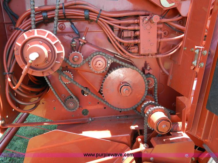 image for item G7959 2004 Hesston 956A round baler