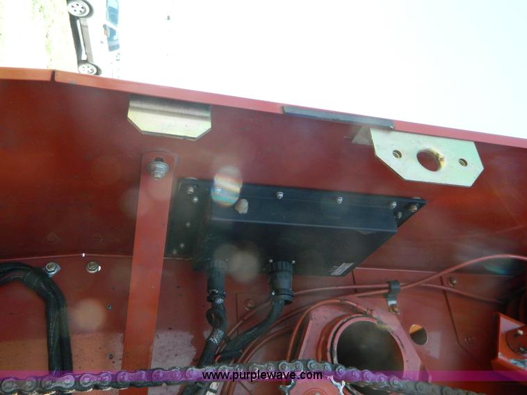 image for item G7959 2004 Hesston 956A round baler