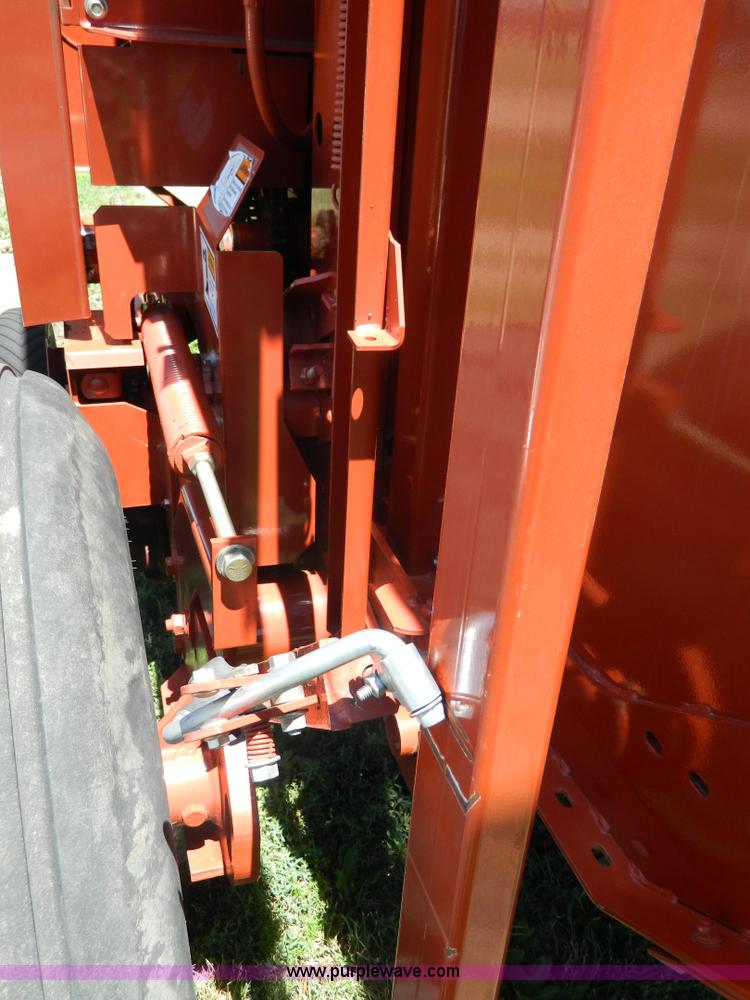 image for item G7959 2004 Hesston 956A round baler