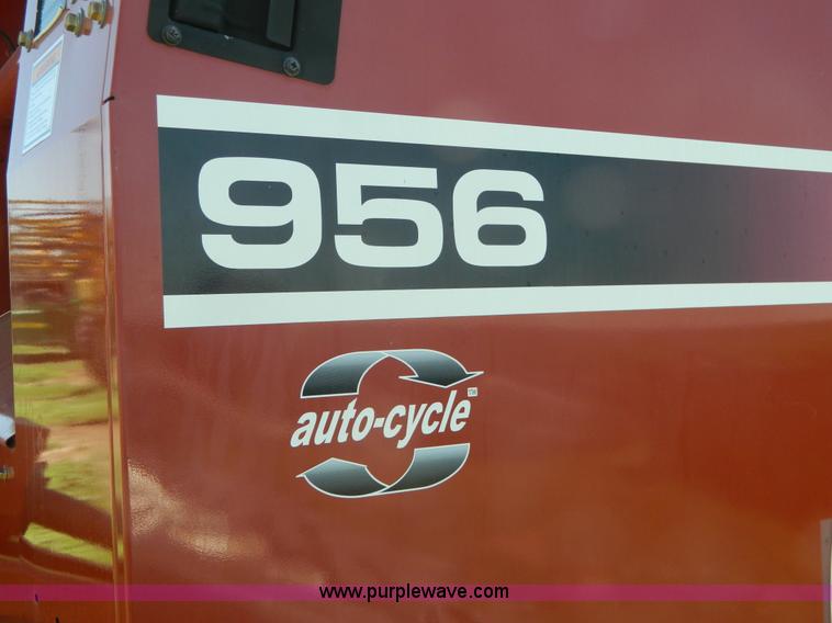 image for item G7959 2004 Hesston 956A round baler