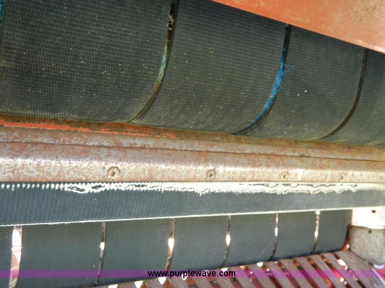 image for item G7959 2004 Hesston 956A round baler