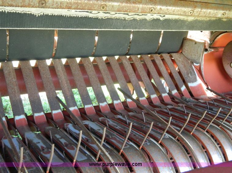 image for item G7959 2004 Hesston 956A round baler