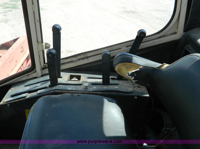 image for item G7960 Hesston 6600 swather