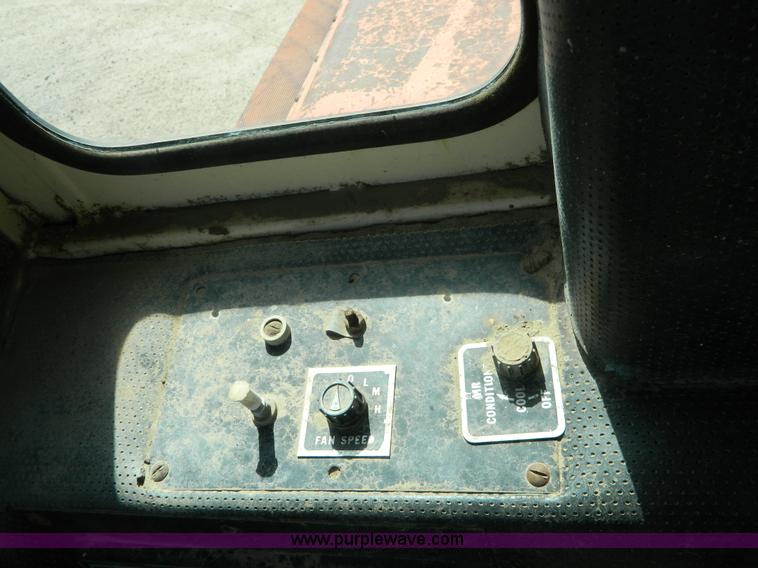 image for item G7960 Hesston 6600 swather