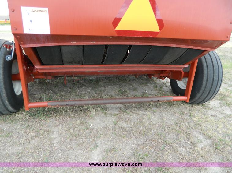 image for item G7961 2003 Hesston 956A round baler