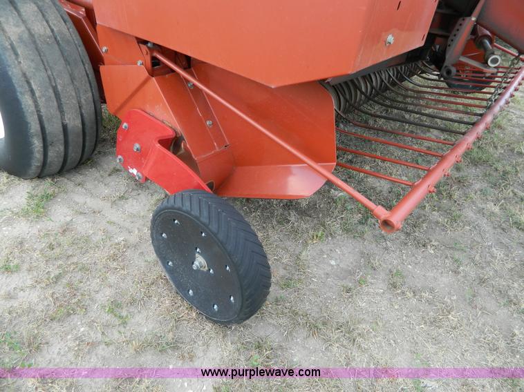 image for item G7961 2003 Hesston 956A round baler