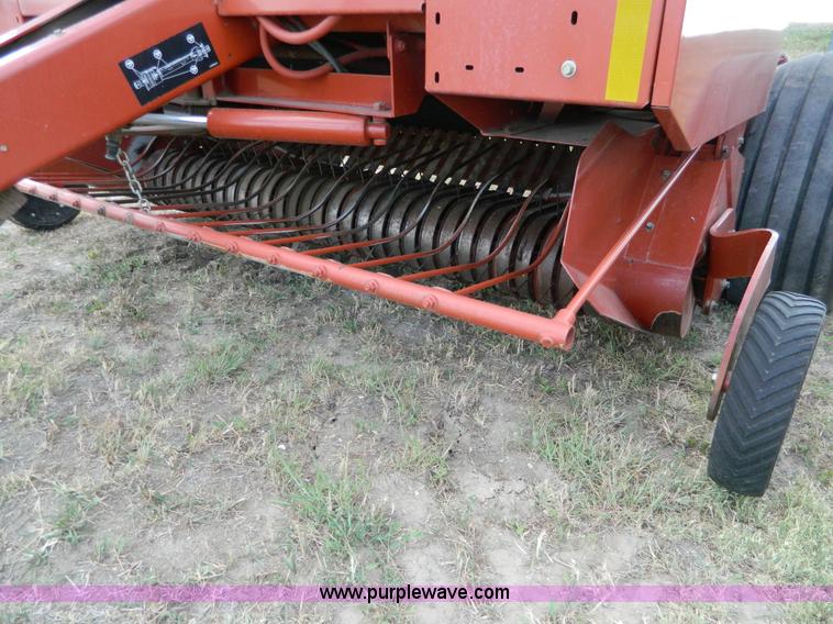 image for item G7961 2003 Hesston 956A round baler
