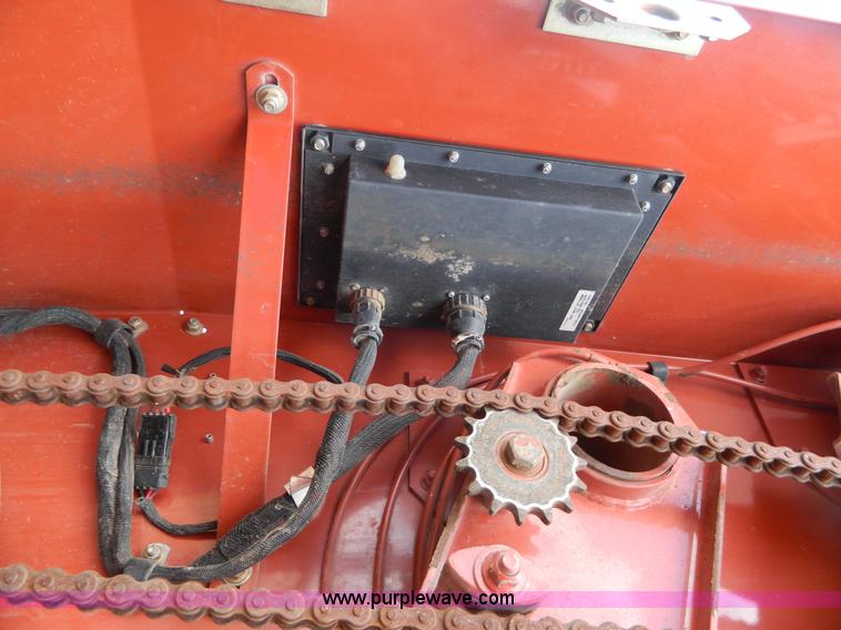 image for item G7961 2003 Hesston 956A round baler