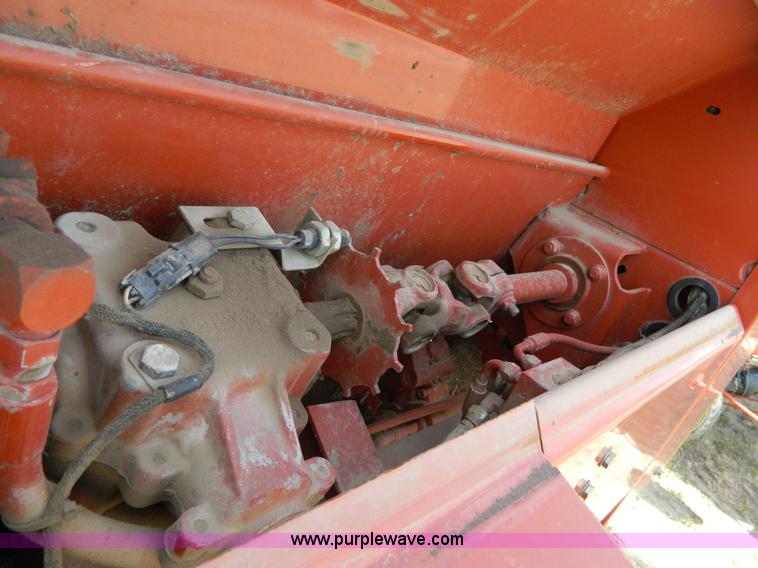 image for item G7961 2003 Hesston 956A round baler