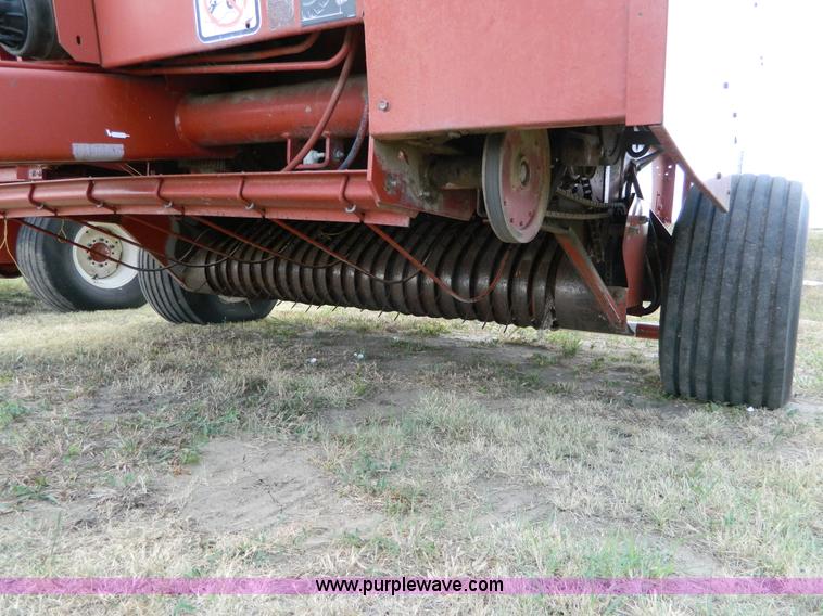 image for item G7962 1992 Hesston 565T round baler