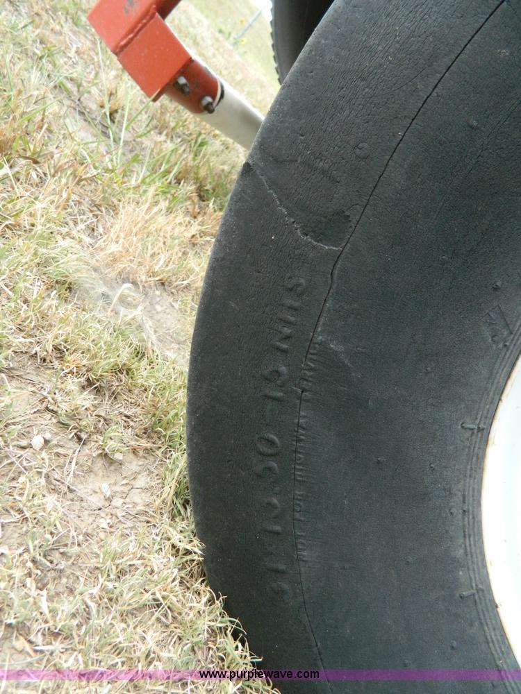 image for item G7962 1992 Hesston 565T round baler