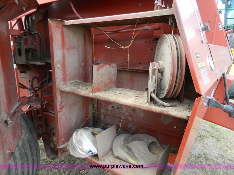 image for item G7962 1992 Hesston 565T round baler