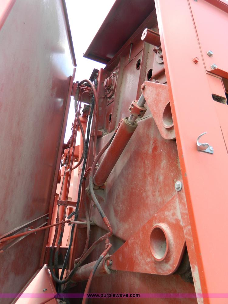 image for item G7962 1992 Hesston 565T round baler