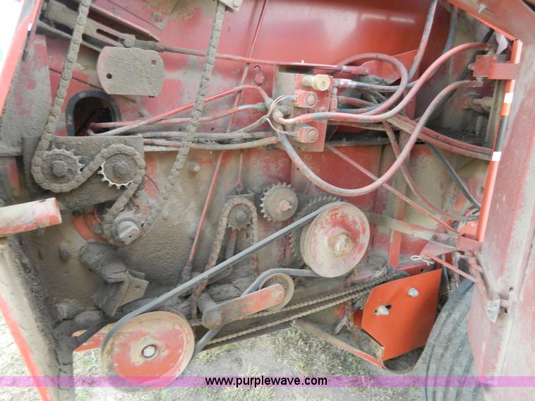 image for item G7962 1992 Hesston 565T round baler