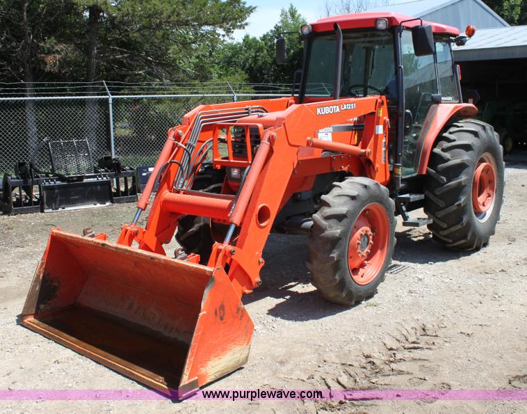 image for item H7374 Kubota M8200 MFWD Utility Special tractor