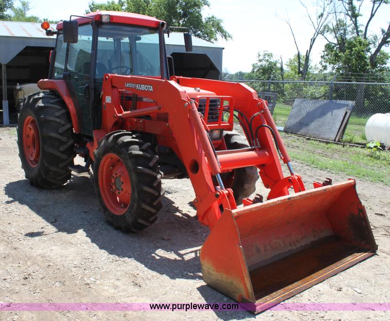 image for item H7374 Kubota M8200 MFWD Utility Special tractor