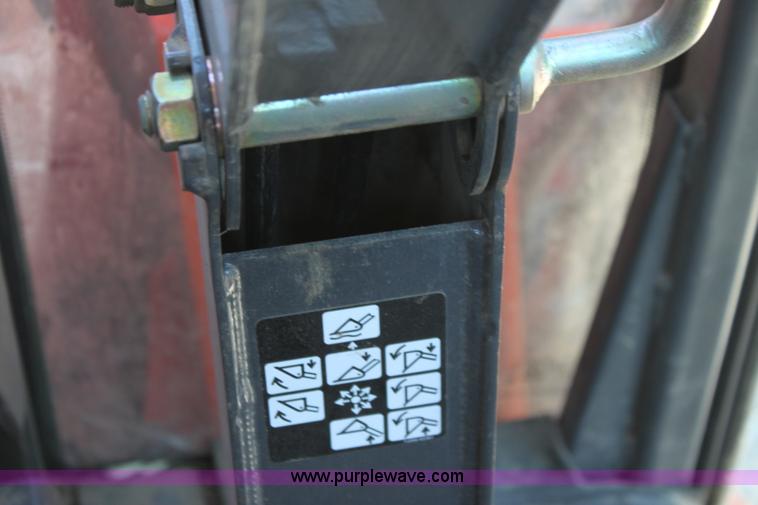 image for item H7374 Kubota M8200 MFWD Utility Special tractor