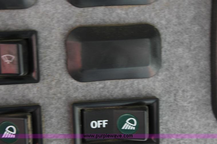 image for item H7374 Kubota M8200 MFWD Utility Special tractor