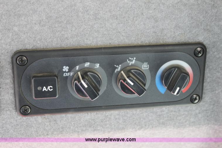 image for item H7374 Kubota M8200 MFWD Utility Special tractor