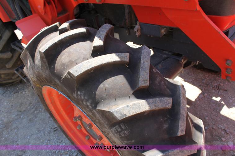 image for item H7374 Kubota M8200 MFWD Utility Special tractor