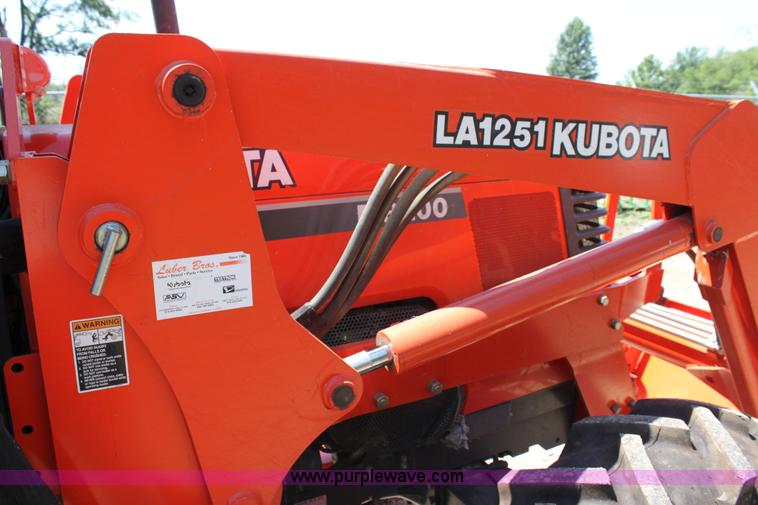 image for item H7374 Kubota M8200 MFWD Utility Special tractor