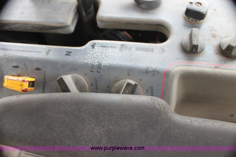 image for item H7378 2000 Mac Don 9350 Turbo swather