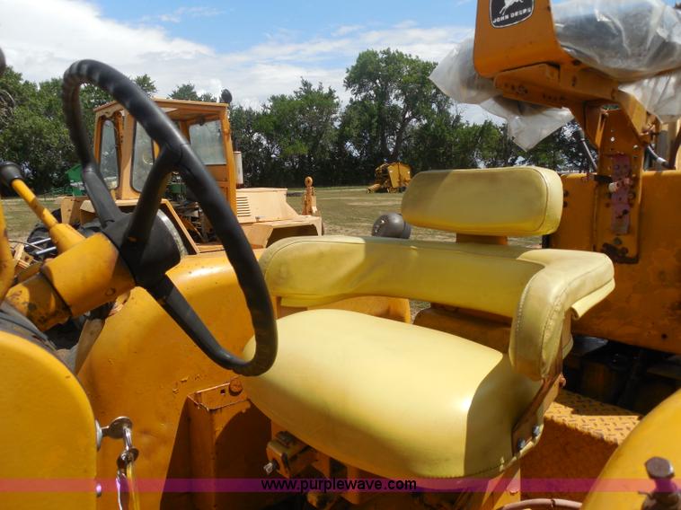 image for item H9883 John Deere 720 tractor