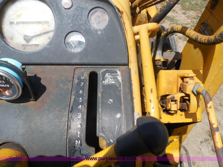 image for item H9883 John Deere 720 tractor