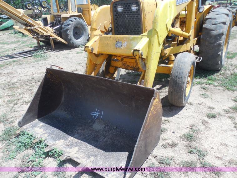 image for item H9883 John Deere 720 tractor