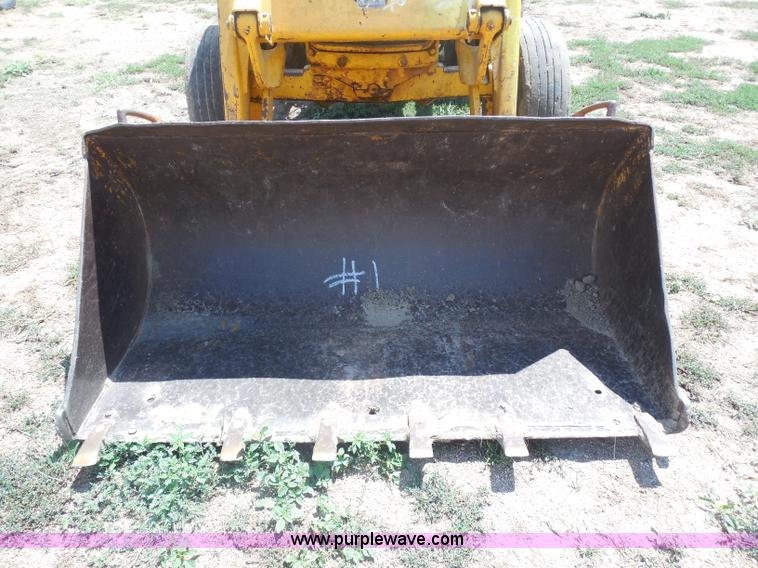 image for item H9883 John Deere 720 tractor