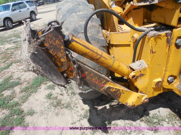 image for item H9883 John Deere 720 tractor