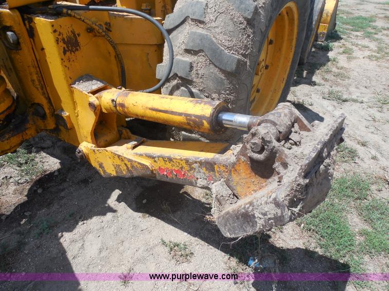 image for item H9883 John Deere 720 tractor