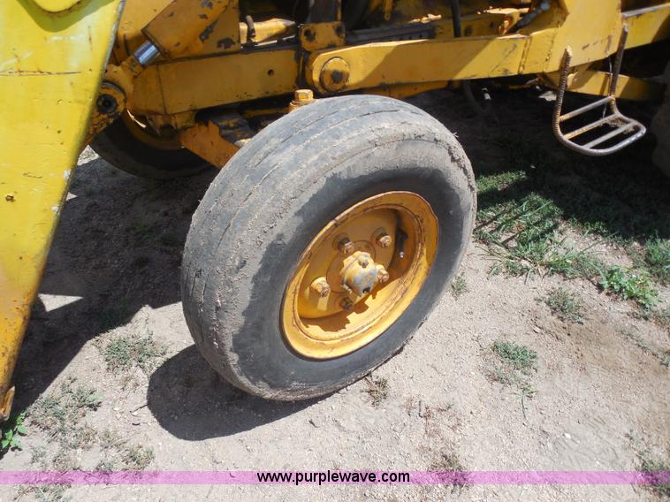 image for item H9883 John Deere 720 tractor