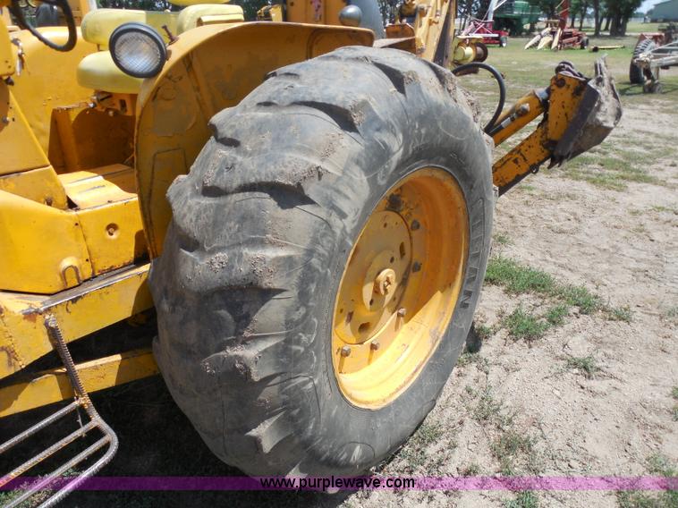 image for item H9883 John Deere 720 tractor