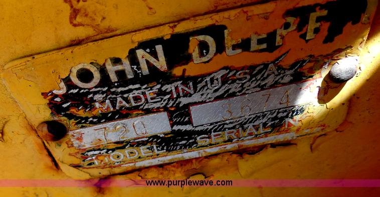image for item H9883 John Deere 720 tractor