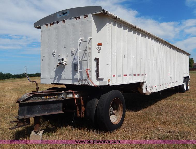 image for item I4400 1974 Fruehauf grain trailer