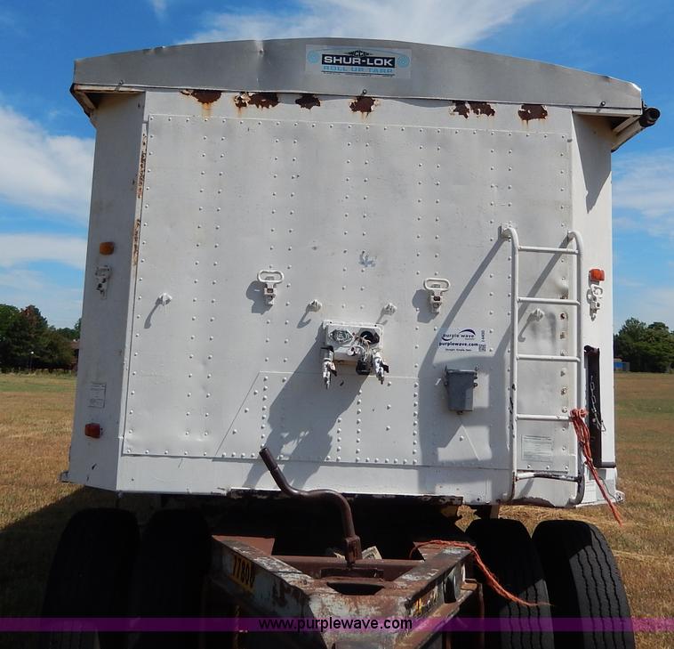 image for item I4400 1974 Fruehauf grain trailer