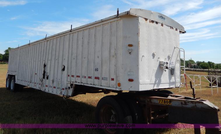 image for item I4400 1974 Fruehauf grain trailer
