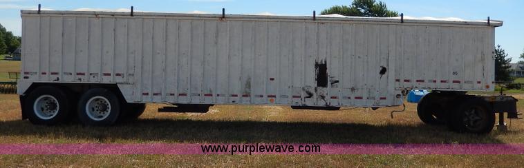 image for item I4400 1974 Fruehauf grain trailer