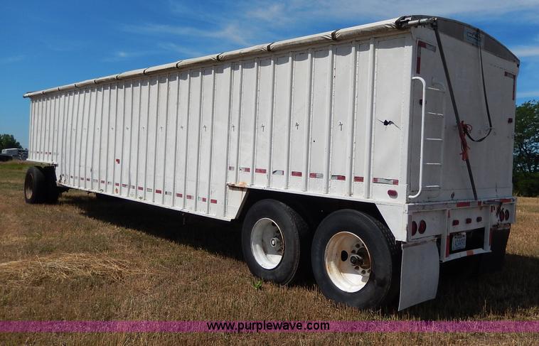 image for item I4400 1974 Fruehauf grain trailer