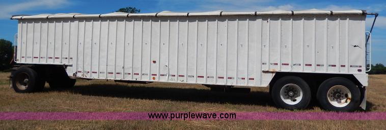 image for item I4400 1974 Fruehauf grain trailer