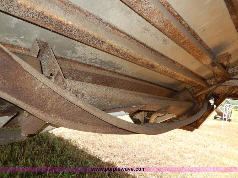 image for item I4400 1974 Fruehauf grain trailer