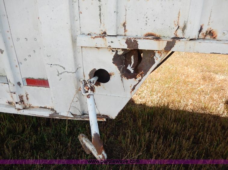 image for item I4400 1974 Fruehauf grain trailer