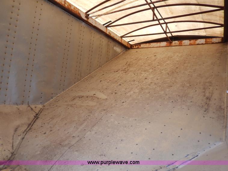 image for item I4400 1974 Fruehauf grain trailer