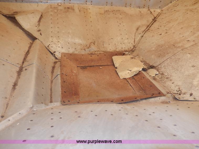 image for item I4400 1974 Fruehauf grain trailer